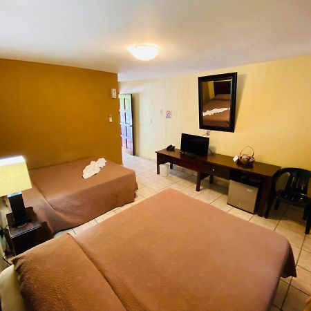 Hotel Puerto Libre Пуерто Бариос Екстериор снимка
