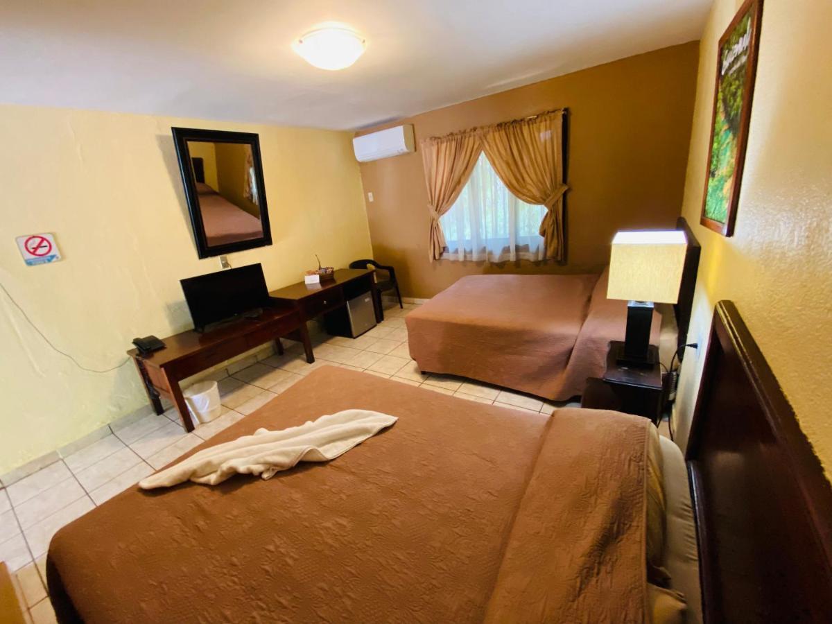 Hotel Puerto Libre Пуерто Бариос Екстериор снимка