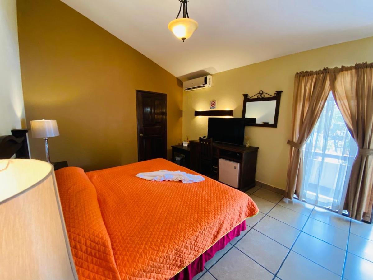 Hotel Puerto Libre Пуерто Бариос Екстериор снимка