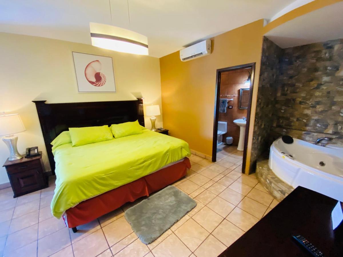 Hotel Puerto Libre Пуерто Бариос Екстериор снимка