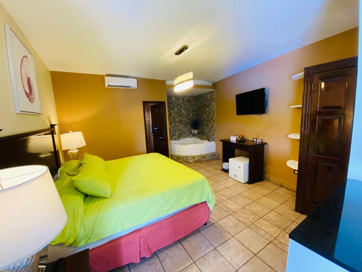 Hotel Puerto Libre Пуерто Бариос Екстериор снимка