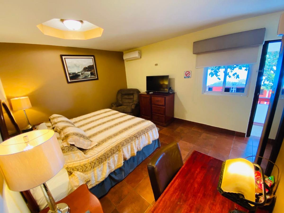 Hotel Puerto Libre Пуерто Бариос Екстериор снимка