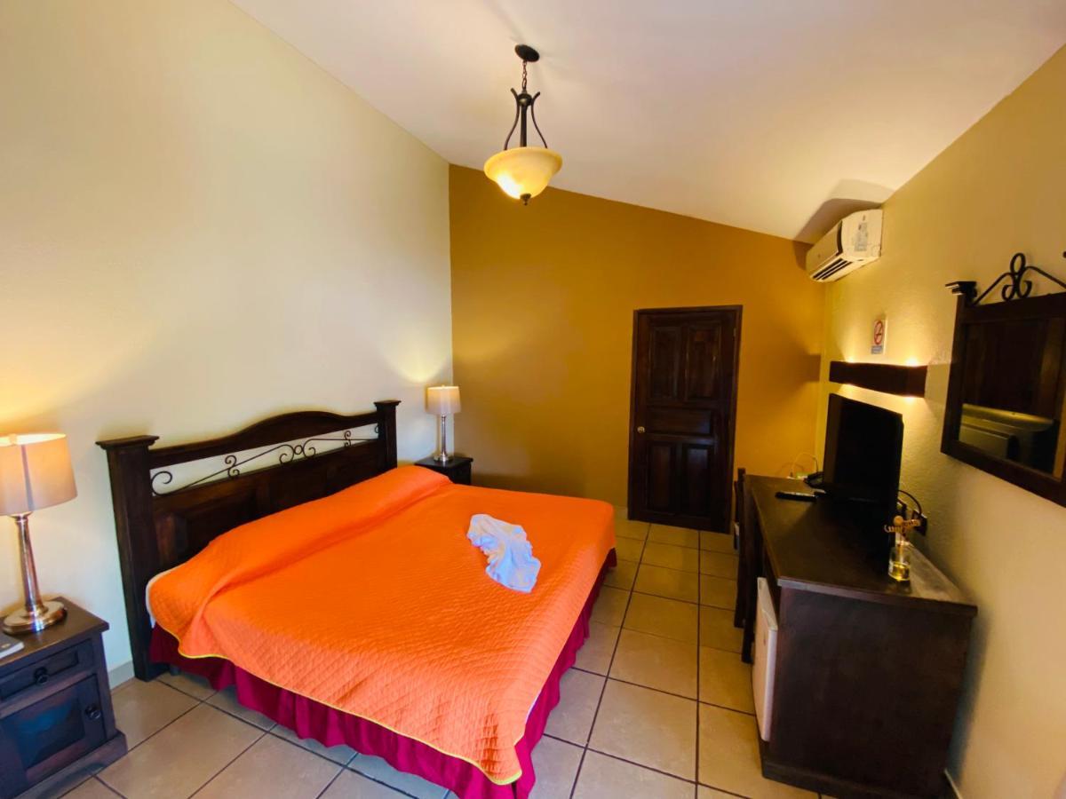 Hotel Puerto Libre Пуерто Бариос Екстериор снимка