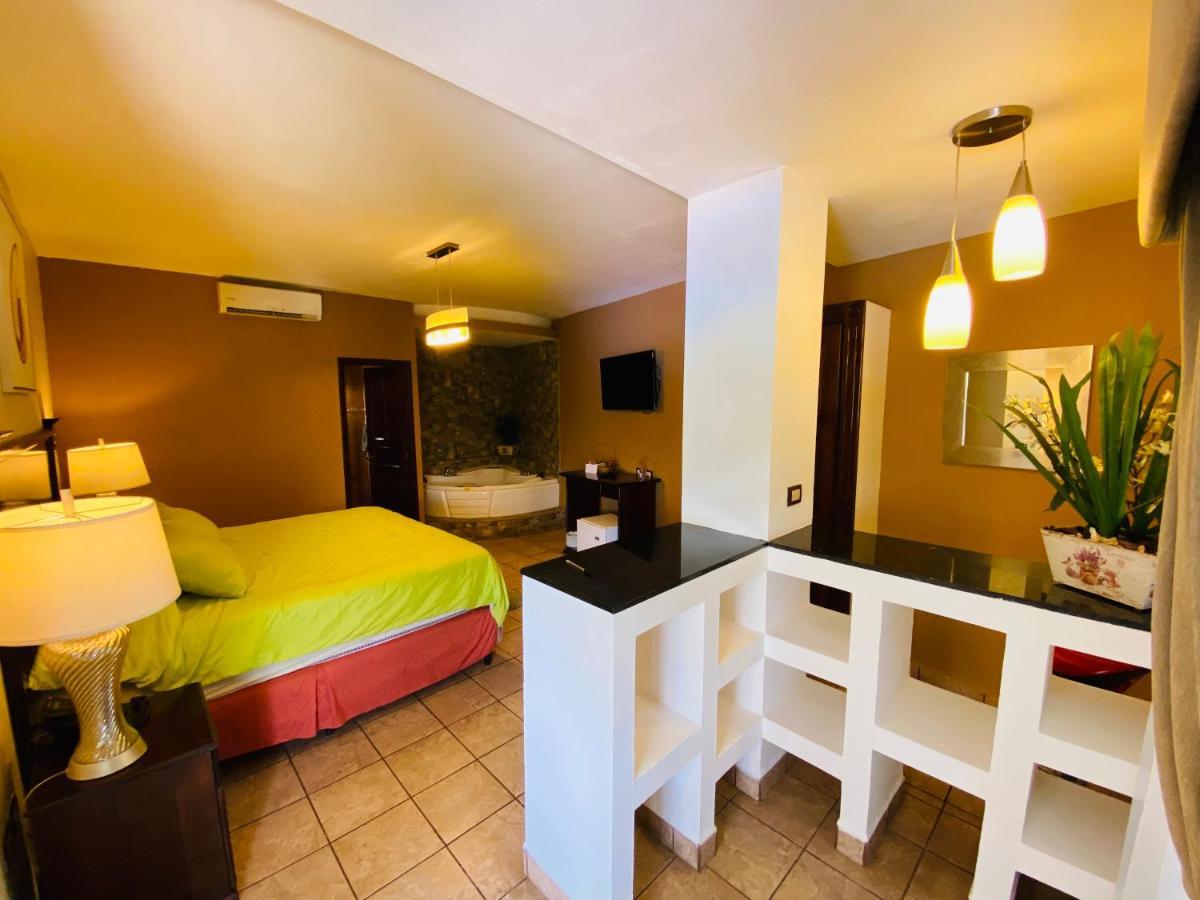 Hotel Puerto Libre Пуерто Бариос Екстериор снимка