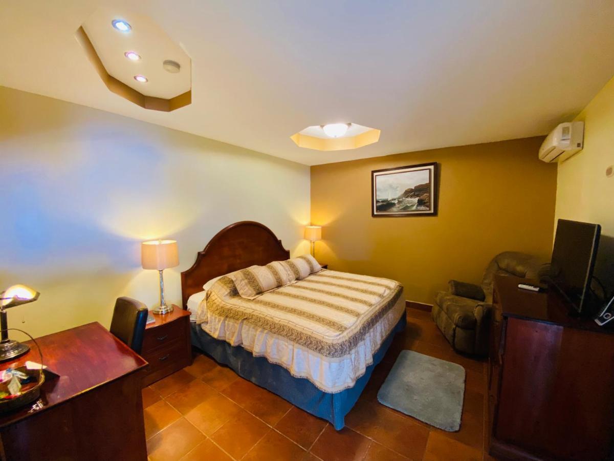 Hotel Puerto Libre Пуерто Бариос Екстериор снимка