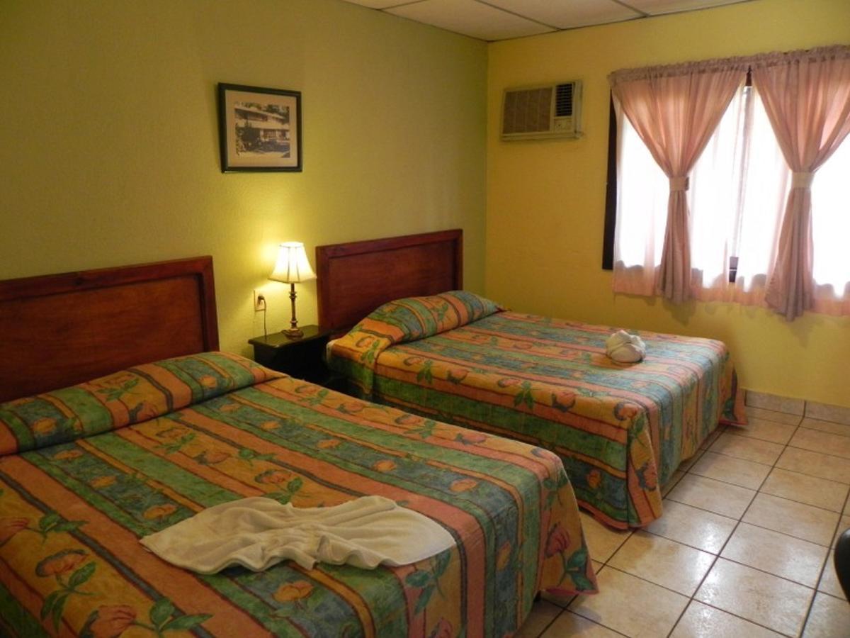 Hotel Puerto Libre Пуерто Бариос Екстериор снимка