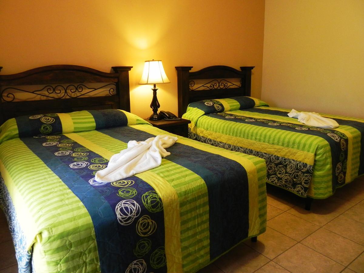 Hotel Puerto Libre Пуерто Бариос Екстериор снимка