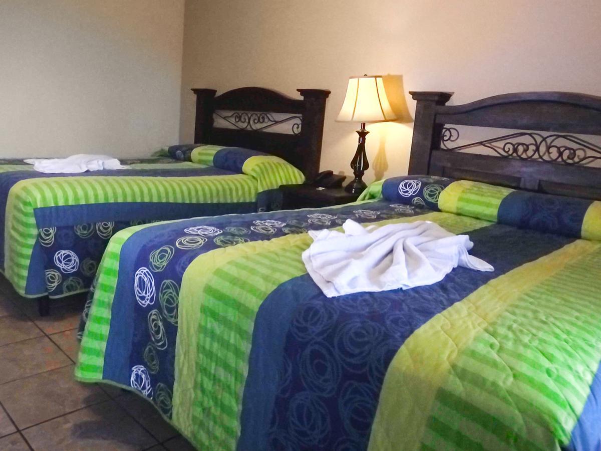 Hotel Puerto Libre Пуерто Бариос Екстериор снимка